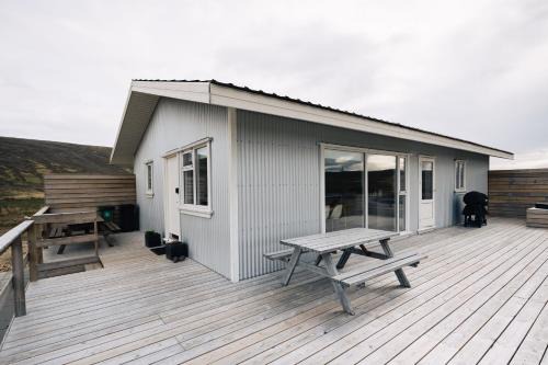 Borgarnes Apartment | Stylish Cottage Retreat with Inviting Hot Tub Experience