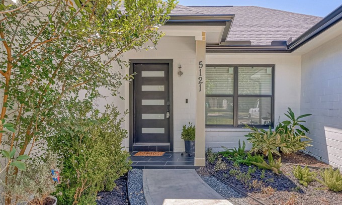 Bellaire House | Pet-Friendly Bellaire Retreat: Ideal Family Getaway