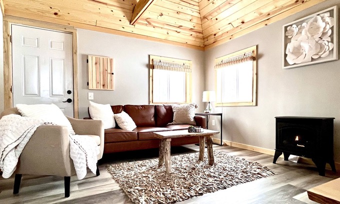Lake George Cabin | Chic Cabin Retreat in Lake George - Pet & Child Friendly