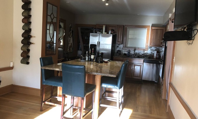 Hartford House | Cozy Fully Equipped Home Perfect for Families