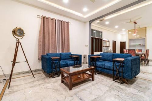Jaipur District House | Inviting Retreat: Pet-Friendly Stay with Hot Tub & Dining