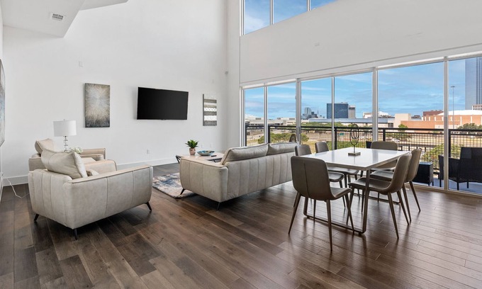 Cedars Apartment | Stylish Dallas Penthouse