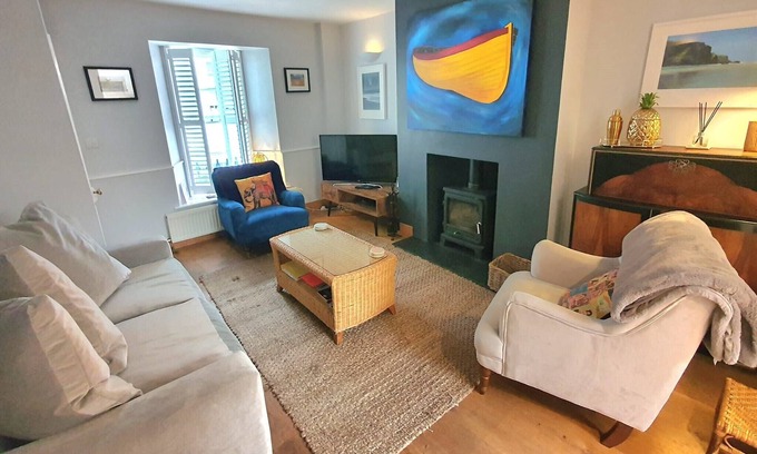 Dartmouth House | Stylish Dartmouth House with River View & Large Garden