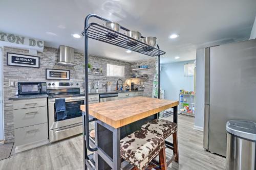 Michigan Park Apartment | Modern DC Studio with Pool, 5 Mi to National Mall!