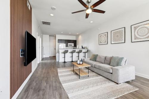 Baton Rouge Apartment | Pet-Friendly Downtown High-Rise with 9.2/10 Review Score
