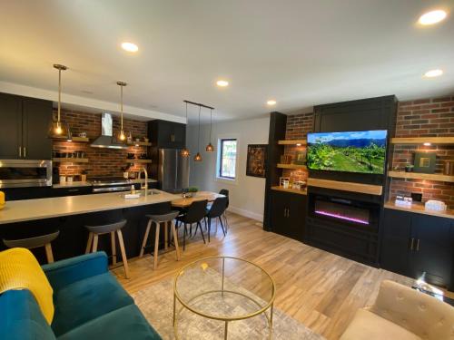 Kingsville House | Modern Kingsville Retreat with Putting Green & Firepit
