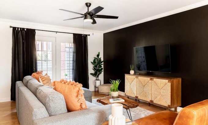 Rutledge Hill Apartment | Stylish Downtown Nashville with Private Patio & Parking