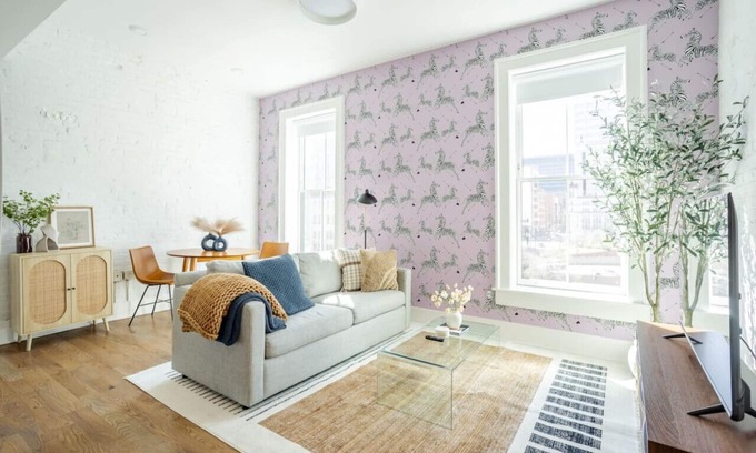 Central Business District Condo | Modern Downtown Condo with King Bed near Dining & Parking