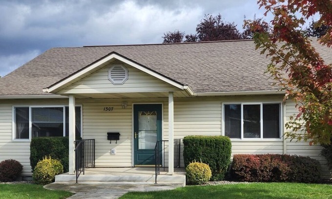 Clarkston Condo | Stylish Duplex close to shops, dining, hospitals in charming Clarkston, WA