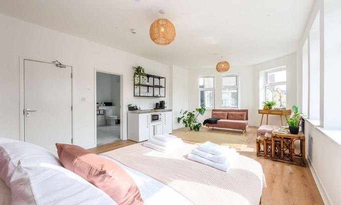 Riverside Apartment | Modern Boutique Apartment Near City Center for 5 Guests