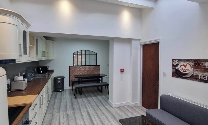 London Colney Apartment | Modern Ensuite Serviced Apartments with Kitchenette & Spa