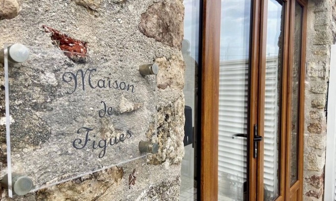 Le Bernard House | Family-Friendly Holiday Barn Near Beaches and Fun Activities