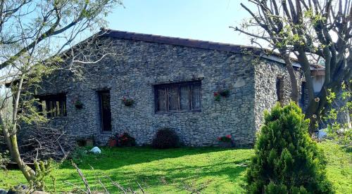 Eliad Villa | Stylish Farm House - Child Friendly and Guest Rated 10/10