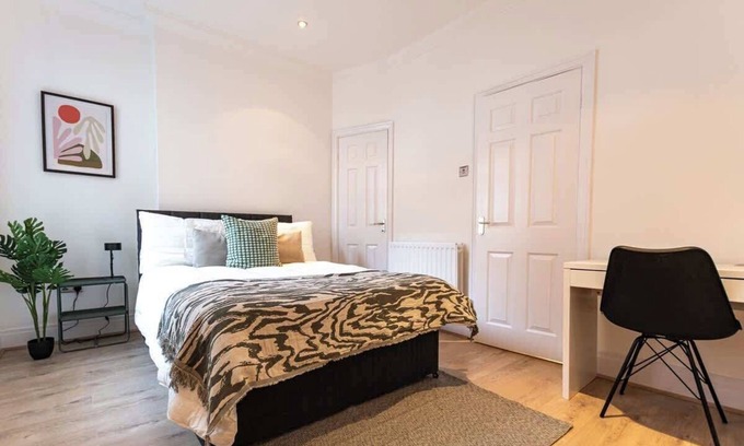 Liverpool Apartment | Modern Flat Perfect for Business and Extended Stays