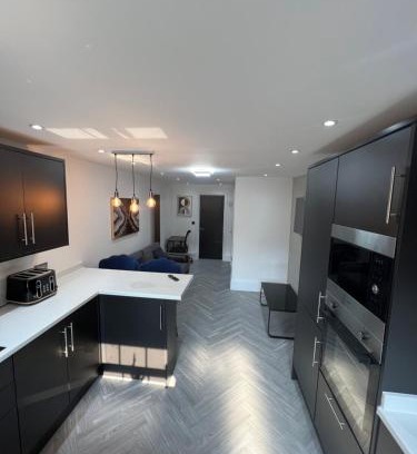 Squirrel's Heath Apartment | Top-Rated Stylish Flat in London - Ideal for Families