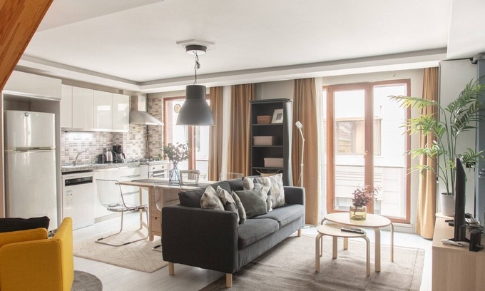Tophane Apartment | Stylish Flat with Terrace 5 Mins from Galata