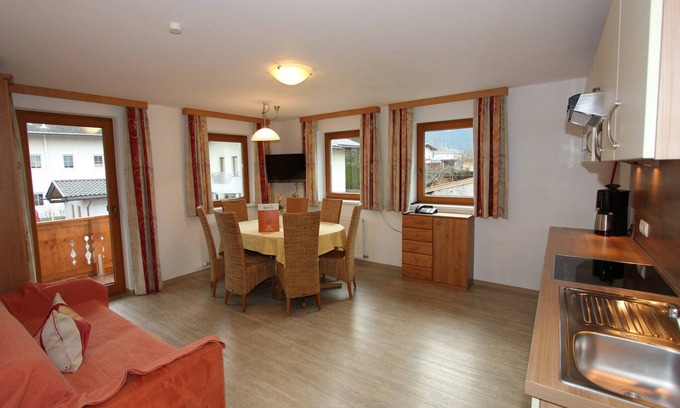 Uderns Apartment | Cozy Holiday Flat in Uderns, Family-Friendly with Kitchen