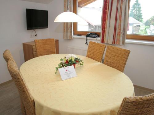 Uderns Apartment | Inviting Uderns Apartment with Balcony & Family-Friendly Amenities