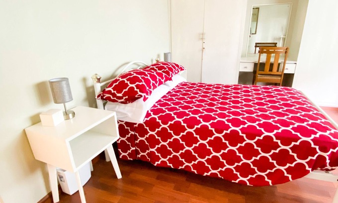 Newtown Apartment | Stylish 2 Bedroom Apartment with Ocean View on Queens Park