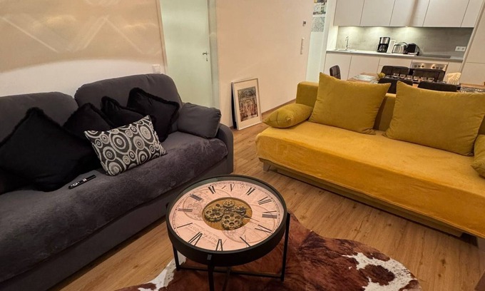 Rudolfsheim-Funfhaus Apartment | Stylish Garden Apartment in Vienna – Peaceful Retreat near Schönbrunn Palace