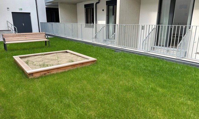 Rudolfsheim-Funfhaus Apartment | Stylish Garden Apartment in Vienna – Peaceful Retreat near Schönbrunn Palace
