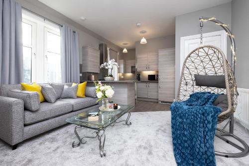 Peebles Apartment | Stylish George Street Apartment: Guest Rated 9/10, Family Friendly
