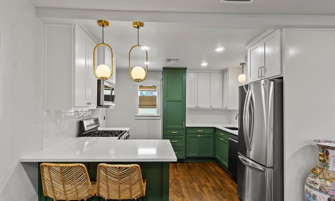 Weatherford Apartment | Convenient Stay in Historical District with Pool & WiFi