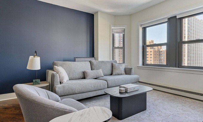 Gold Coast Apartment | Trendy Gold Coast 1BR with Grills, Gym & Pet Amenities