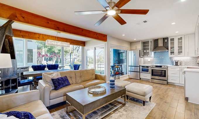 Lakeway Condo | Chic Kitchen & Private Patio at World of Tennis Retreat