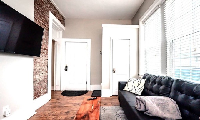 Wilmington Apartment | Park Place: Modern Comfort with Breakfast and High-Speed WiFi
