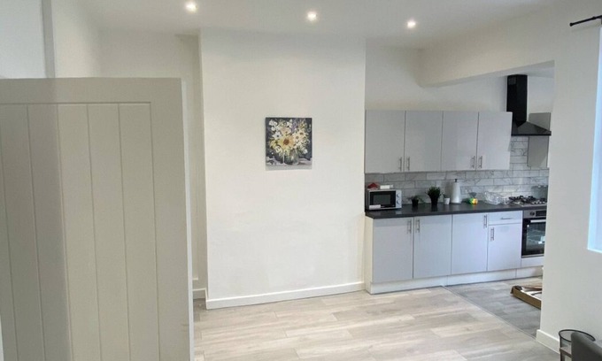 Bootle House | Trendy Home Near City Centre and Anfield Stadium