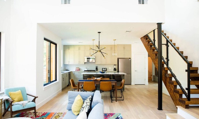 Highland House | Stylish Retreat in a Tranquil Neighborhood with Spa Access