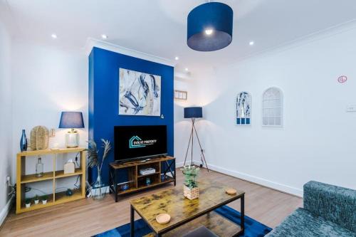 Manchester Apartment | Stylish Home, Games Room, Sleeps 6, Large Driveway, Perfect For Groups