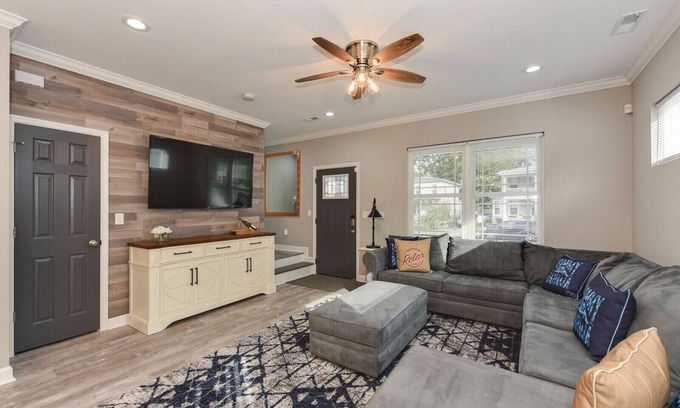 Hampton House | New Escape in Downtown Phoebus! Steps from Buckroe Beach