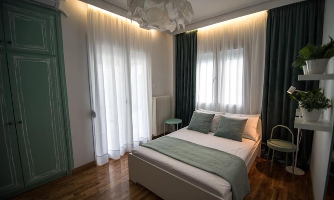 Larissa Apartment | Trendy Retreat in the Heart of Larissa - Family Friendly