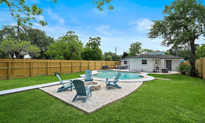 Clear Lake Shores House | Idyllic Home with Pool Near Kemah Boardwalk - Rated 8.8
