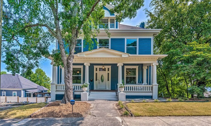 Hot Springs House | Stylish home w/washer/dryer, deck with grill, cable & central AC