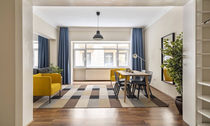 Asmali Mescit Apartment | Trendy Loft Retreat in Lively Beyoglu with Family Amenities