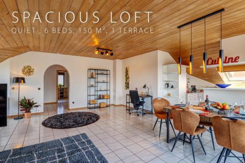 Munchen District Apartment | Chic Loft Retreat with Balcony | Rated 10/10 by Guests