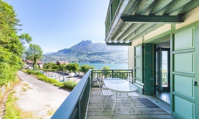 Duingt Apartment | Stylish Loft with Lake Views and Private Access to Annecy