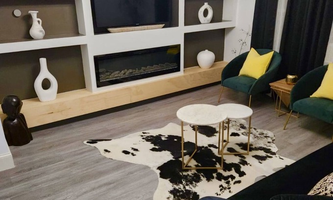 Alden Manor Apartment | Guest Rated: 9.6 - Stylish Luxe Apartment with Kitchen