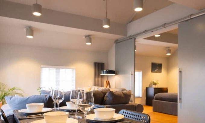 Henley Apartment | Elegant Apartment in Central Henley with Kitchen Access