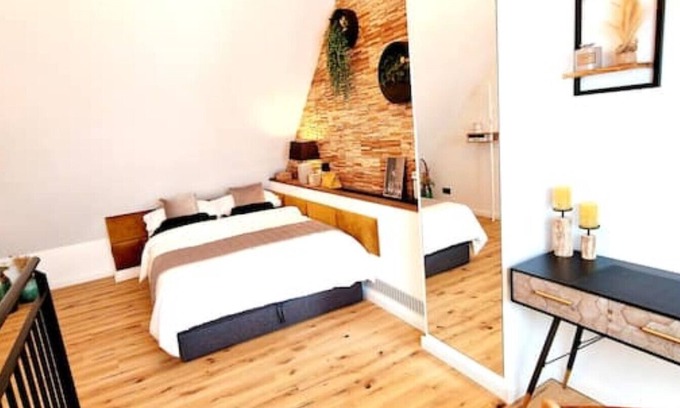 Knielingen Apartment | Stylish Maisonette Apartment in a Prime Location, 10/10 Rated