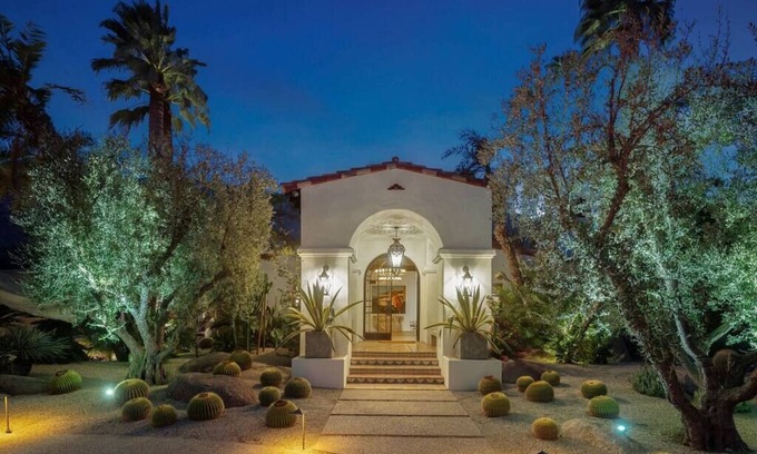 Old Las Palmas House | Stylish Mid-Century Modern Retreat with Spa & Hot Tub