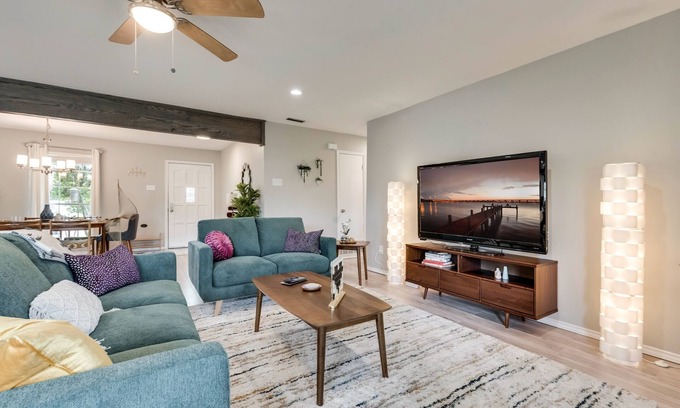 Heath House | Remarkable Mid Century Modern Home with Lake View