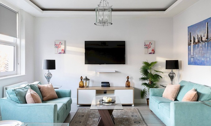 Earl's Court Apartment | Modern 2-Bedroom Apartment on Cromwell with Great Amenities