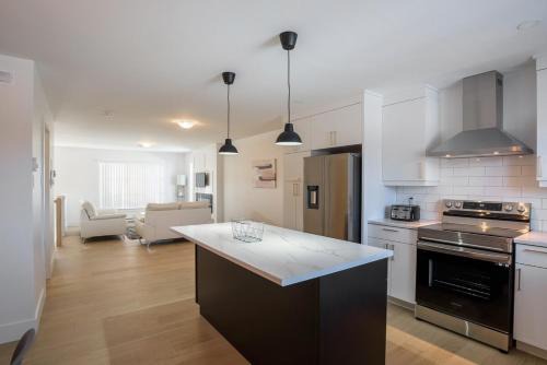 Moncton House | Stylish, Modern 3BR in Moncton