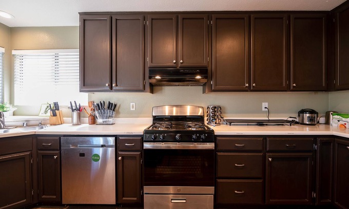 Columbia House | Modern 4BD Home with Pool, Lake Views & Fun Arcade