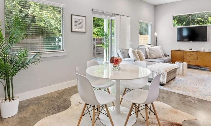 St. Johns House | Stylish Modern Home + Close to DT + 4th Night Free!