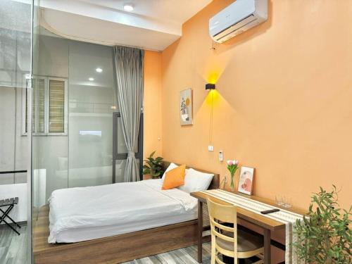 Nghia Đo Apartment | Modern Lakeside Apartment with Family and Pet Amenities
